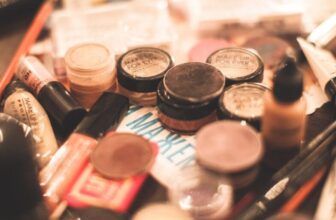 ¿Cuáles son los mejores productos de maquillaje para la piel sensible?