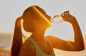 ¿Cómo se mantiene la piel hidratada durante el clima seco del otoño?