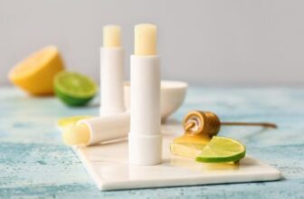 Los beneficios de usar bálsamos labiales con protección SPF