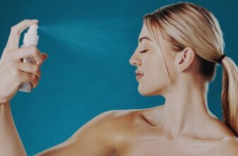 ¿Cuál es la mejor manera de utilizar el spray fijador para un maquillaje duradero?